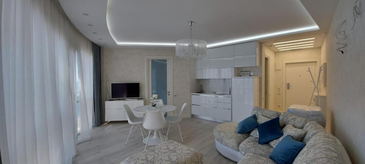 Elite Apartment In Orbi Sea Tower Batum Dış mekan fotoğraf